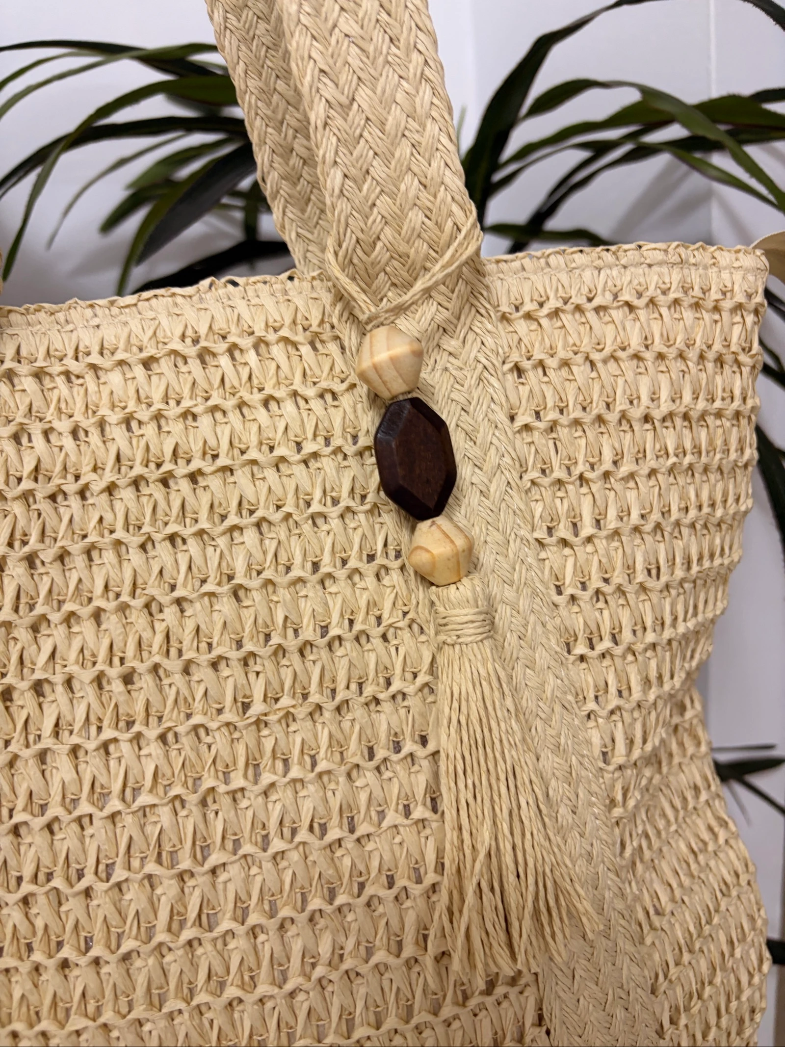 Bohemian raffia beach bag with wooden beads – photo 3